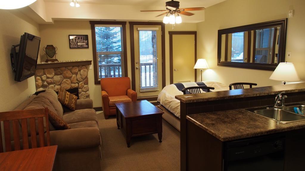 Silver Rock Condominiums By Fernie Central Reservations Δωμάτιο φωτογραφία
